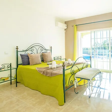 Villa For 9 People With Garden Villa