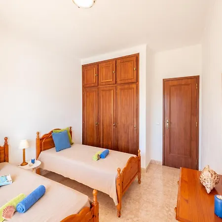 Villa Villa For 9 People With Garden *