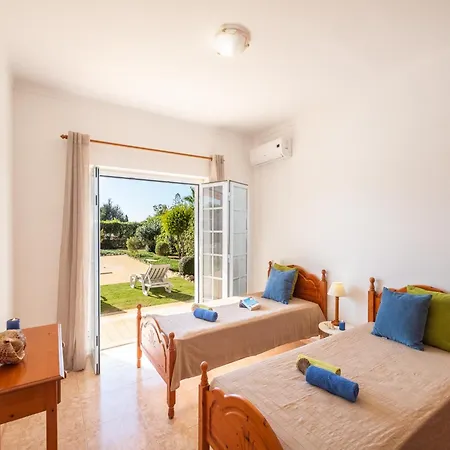 Villa For 9 People With Garden Villa