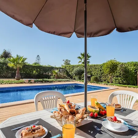 Villa For 9 People With Garden Villa