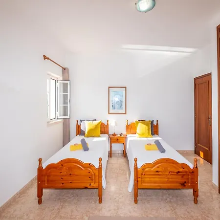 Villa For 9 People With Garden Villa *