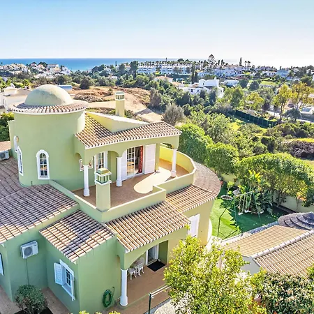 Villa For 9 People With Garden וילה *