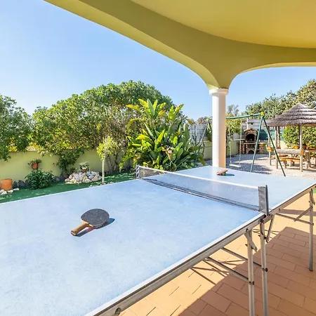 Villa For 9 People With Garden *