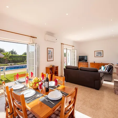 Villa For 9 People With Garden וילה *