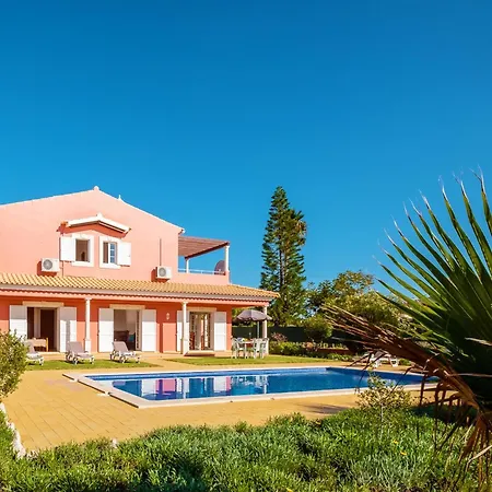 Villa For 9 People With Garden
