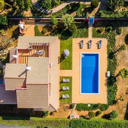 Villa For 9 People With Garden וילה *
